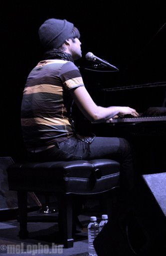 Rufus Wainwright at 9:30 Club, December 21, 2007. Photo by Raul Moreno.