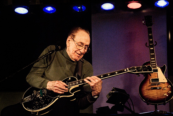 Les Paul at Iridium Jazz Club, February 18, 2008. Photo by Jonathan Roses.