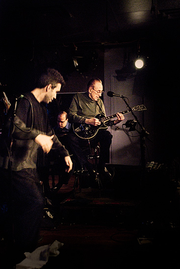 Les Paul at Iridium Jazz Club, February 18, 2008. Photo by Jonathan Roses.