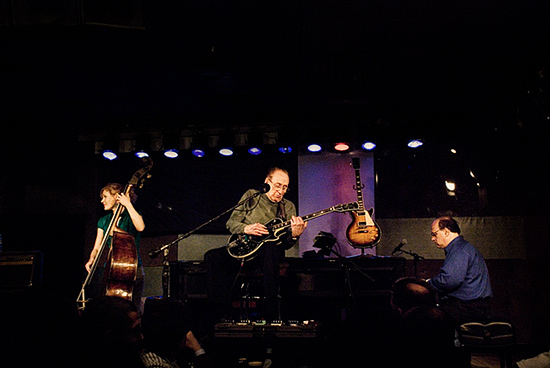 Les Paul at Iridium Jazz Club, February 18, 2008. Photo by Jonathan Roses.
