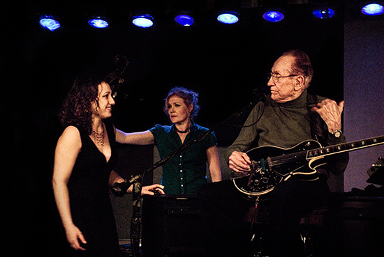 Les Paul at Iridium Jazz Club, February 18, 2008. Photo by Jonathan Roses.