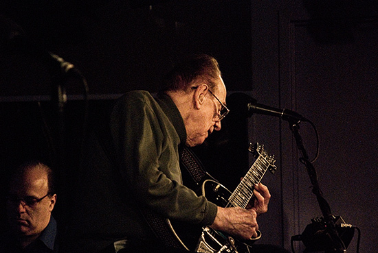 Les Paul at Iridium Jazz Club, February 18, 2008. Photo by Jonathan Roses.