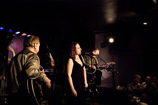 Les Paul at Iridium Jazz Club, February 18, 2008. Photo by Jonathan Roses.