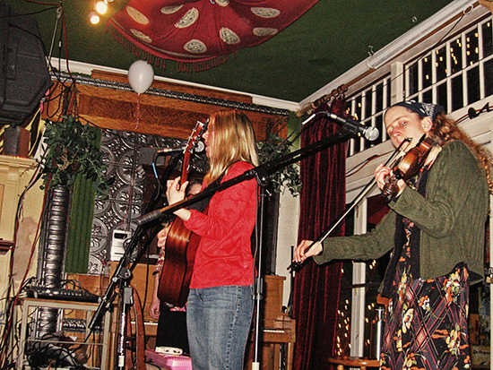 Crystin Byrd at Mississippi Pizza, March 1, 2008. Photo by Ellen Lodine.