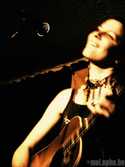 Antje Duvekot at Club Passim, April 5, 2008. Photo by Jenny Rushlow.