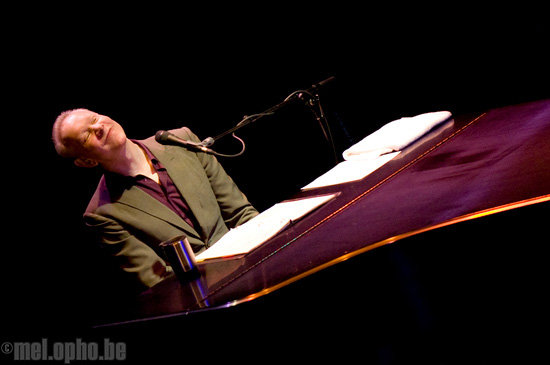 Joe Jackson at Calvin Theatre, April 5, 2008. Photo by Ed Rudman.