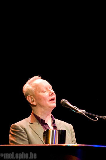 Joe Jackson at Calvin Theatre, April 5, 2008. Photo by Ed Rudman.