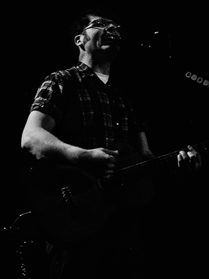 Colin Meloy at Brooklyn Music Hall, April 16, 2008. Photo by Anna Gillespie.