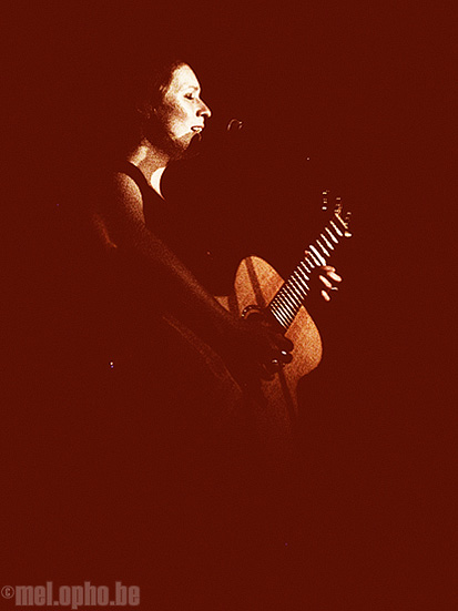 Kate Walsh at Mercury Lounge, May 26, 2008. Photo by Anna Gillespie.