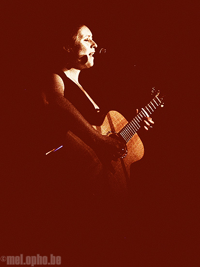 Kate Walsh at Mercury Lounge, May 26, 2008. Photo by Anna Gillespie.