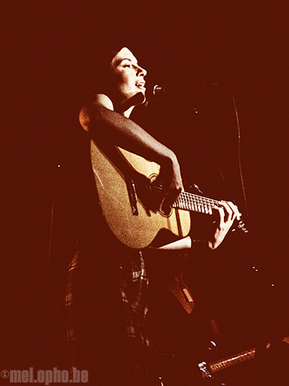 Brandi Shearer at Mercury Lounge, May 26, 2008. Photo by Anna Gillespie.