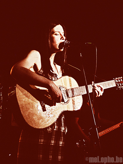 Brandi Shearer at Mercury Lounge, May 26, 2008. Photo by Anna Gillespie.