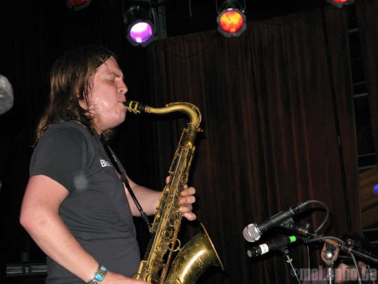 Dosh at Nectar Lounge, June 11, 2008. Photo by Marion Clinton.