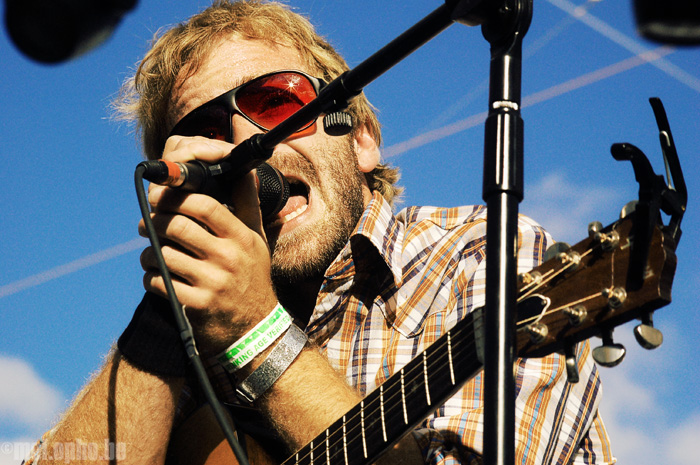 Trampled by Turtles at Pendarvis Farm, August 2, 2008. Photo by Joshua Bean and Raul Moreno.