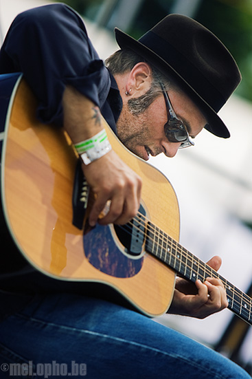 Justin Townes Earle at Pendarvis Farm, August 3, 2008. Photo by Joshua Bean and Raul Moreno.