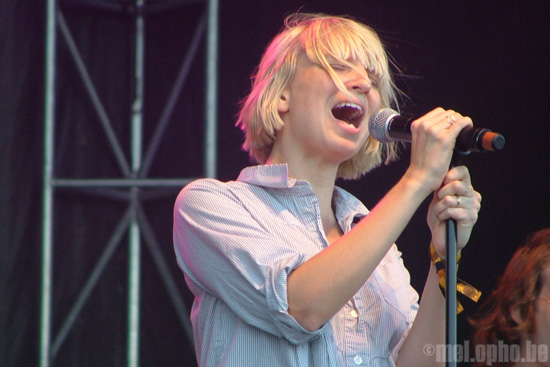 Sia at Liberty State Park, August 9, 2008. Photo by Devine Barry.