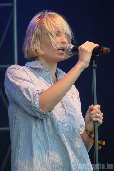 Sia at Liberty State Park, August 9, 2008. Photo by Devine Barry.