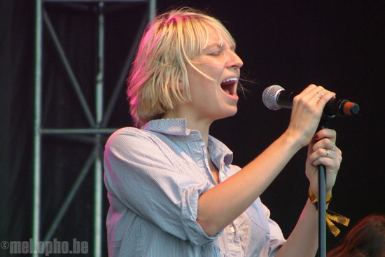 Sia at Liberty State Park, August 9, 2008. Photo by Devine Barry.