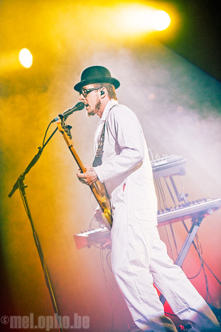 Weezer at Tsongas Arena, September 23, 2008. Photo by Joshua Bean.
