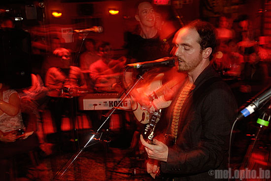 Mike Viola and the Major Labels at Lizard Lounge, September 27, 2008. Photo by Mike D.