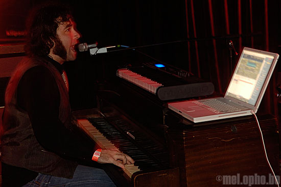 Mike Viola and the Major Labels at Lizard Lounge, September 27, 2008. Photo by Mike D.