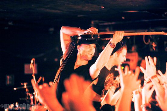 Pendulum at Middle East Downstairs, October 1, 2008. Photo by Ari Sommer.