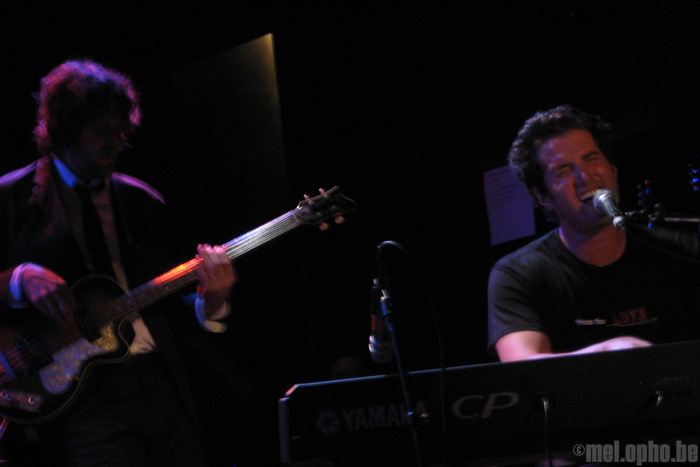 Matt White at Bowery Ballroom, November 3, 2008. Photo by Anna Gillespie.
