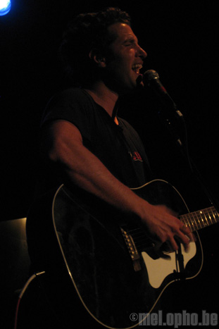 Matt White at Bowery Ballroom, November 3, 2008. Photo by Anna Gillespie.