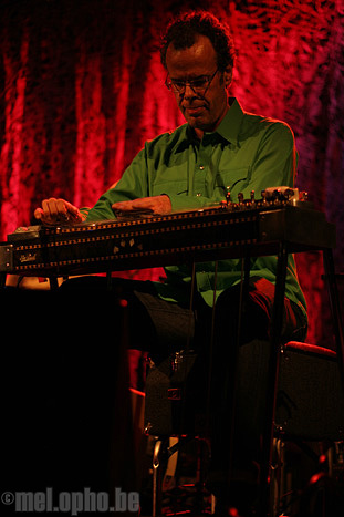 Calexico at Somerville Theatre, November 16, 2008. Photo by Jenny Rushlow.