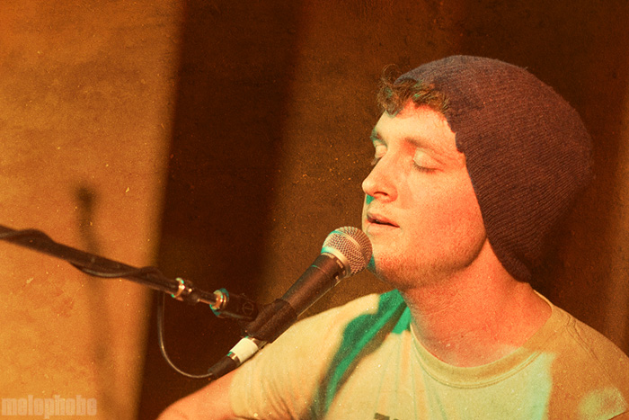 Sam Amidon at 18th Floor, March 20, 2009. Photo by Joshua Bean.