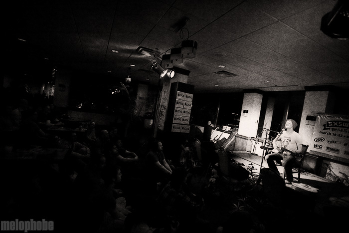 Sam Amidon at 18th Floor, March 20, 2009. Photo by Joshua Bean.