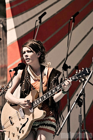 Those Darlins at Hotel San Jose, March 20, 2009. Photo by Ari Sommer.