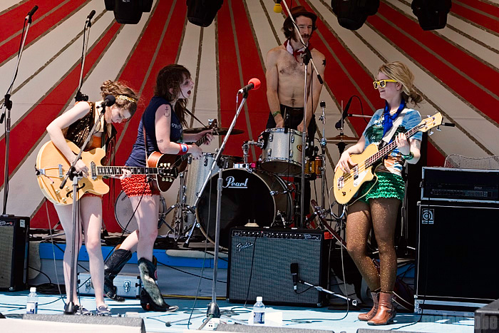 Those Darlins at Hotel San Jose, March 20, 2009. Photo by Ari Sommer.