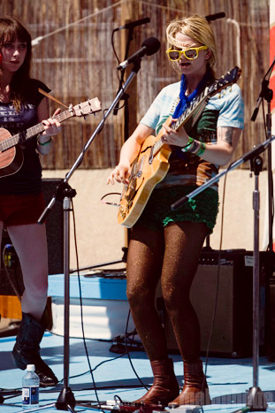 Those Darlins at Hotel San Jose, March 20, 2009. Photo by Ari Sommer.