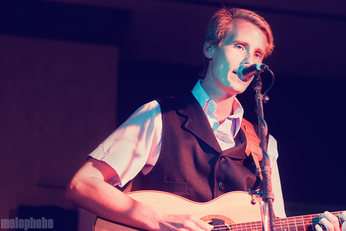 Tom Brosseau at 18th Floor, March 20, 2009. Photo by Joshua Bean.