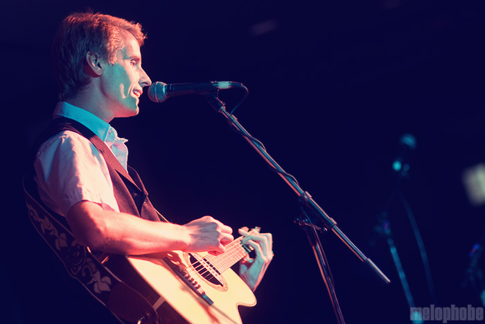 Tom Brosseau at 18th Floor, March 20, 2009. Photo by Joshua Bean.