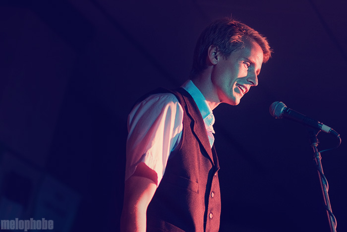 Tom Brosseau at 18th Floor, March 20, 2009. Photo by Joshua Bean.