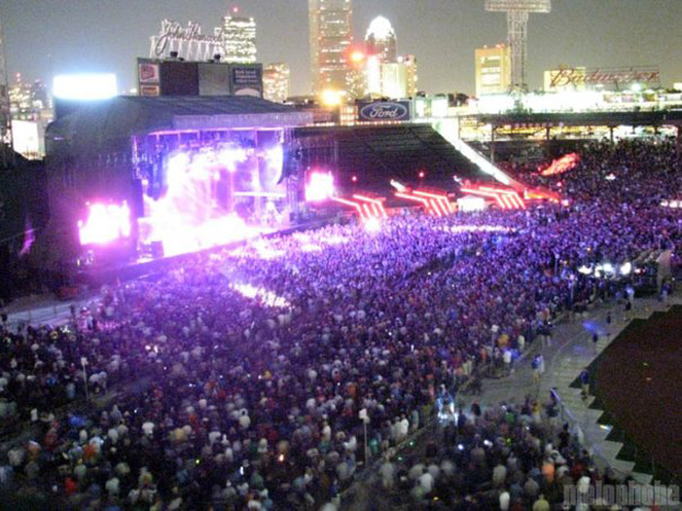 A Phenway Review for Phans at Fenway Park, May 31, 2009. Photo by Dave Pecoraro and Paul Ryan.