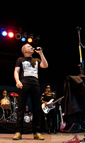B-52s at Oregon Zoo, June 19, 2009. Photo by Ian McNeil.