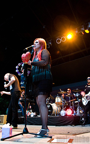 B-52s at Oregon Zoo, June 19, 2009. Photo by Ian McNeil.
