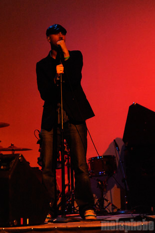 Logan Lynn at Holocene, June 23, 2009. Photo by Angel Priest.