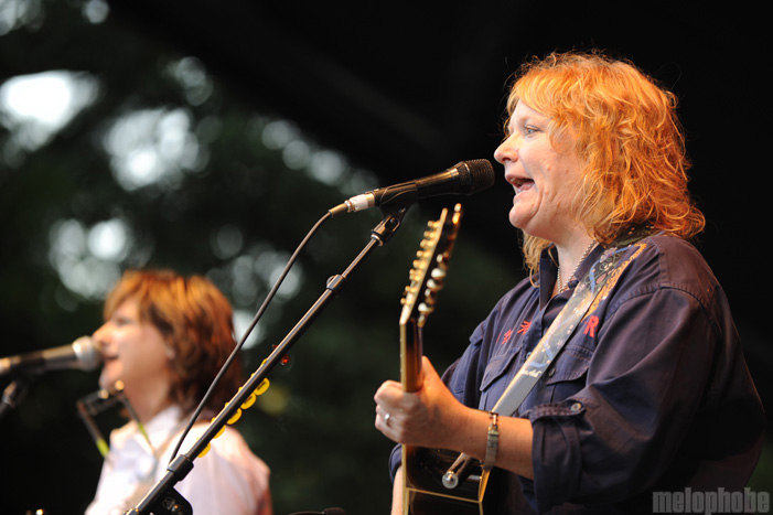 Indigo Girls at Oregon Zoo, July 24, 2009. Photo by Angel Priest and Joshua Bean.