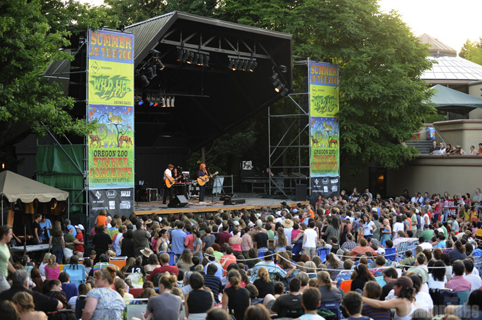 Indigo Girls at Oregon Zoo, July 24, 2009. Photo by Angel Priest and Joshua Bean.