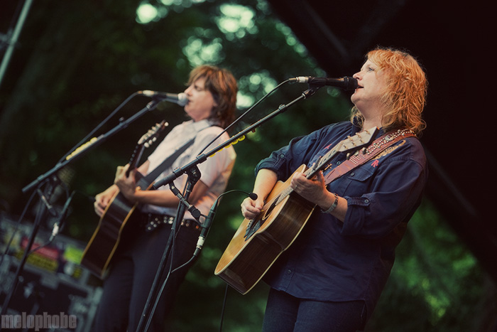 Indigo Girls at Oregon Zoo, July 24, 2009. Photo by Angel Priest and Joshua Bean.