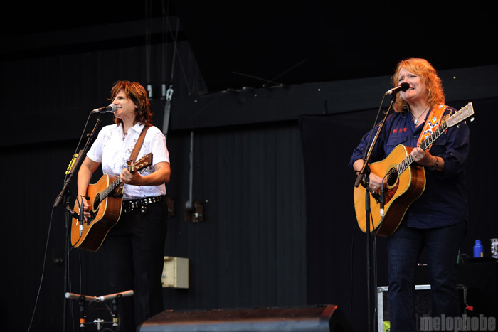 Indigo Girls at Oregon Zoo, July 24, 2009. Photo by Angel Priest and Joshua Bean.