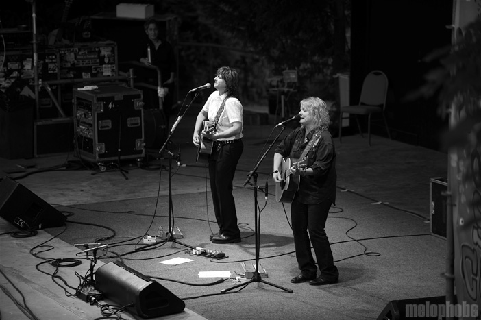 Indigo Girls at Oregon Zoo, July 24, 2009. Photo by Angel Priest and Joshua Bean.