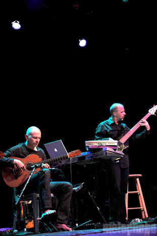 Ottmar Liebert at Aladdin Theater, July 26, 2009. Photo by Alice Falzone.