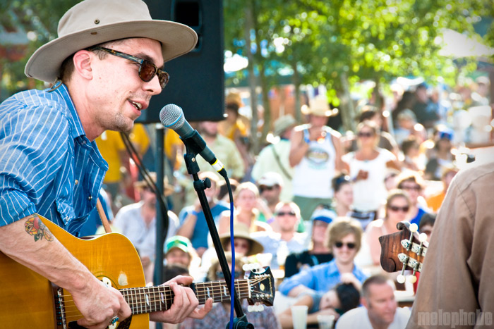Justin Townes Earl at Pendarvis Farm, August 1, 2009. Photo by Ian McNeil and Steve Benoit.