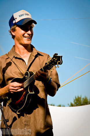Justin Townes Earl at Pendarvis Farm, August 1, 2009. Photo by Ian McNeil and Steve Benoit.