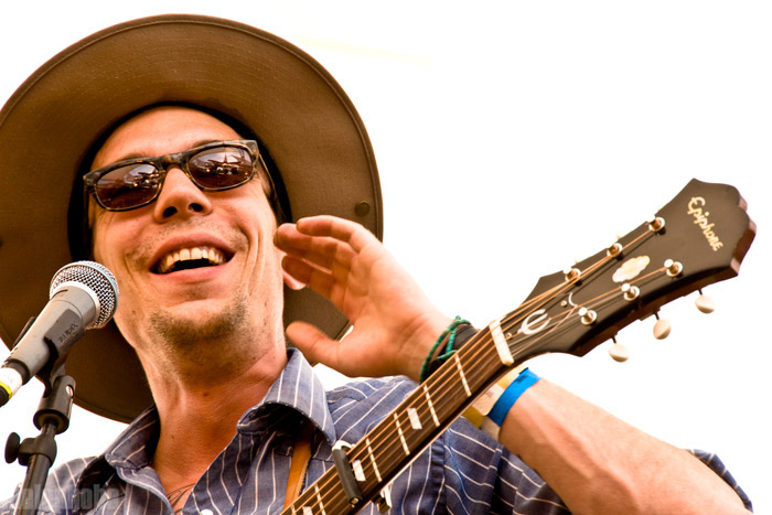 Justin Townes Earl at Pendarvis Farm, August 1, 2009. Photo by Ian McNeil and Steve Benoit.